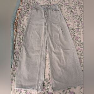 So 3/26W High Rise Wide Leg Light White Wash Jeans With Pleated Detail